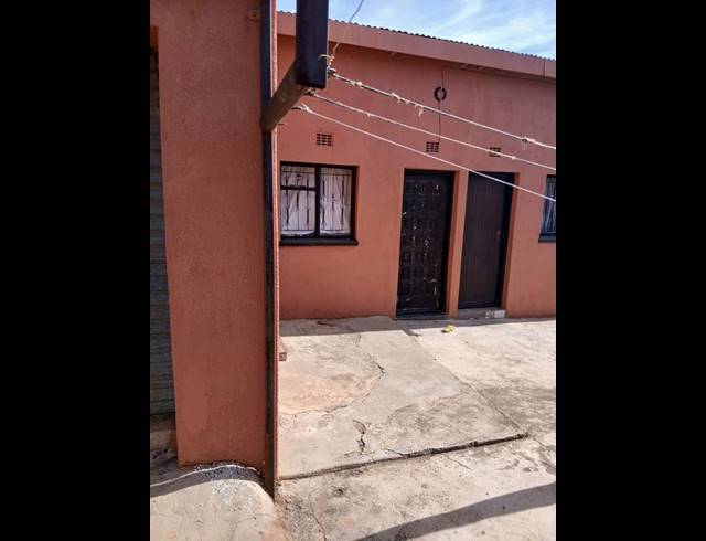 2 BEDROOM HOUSE FOR SALE IN DUBE